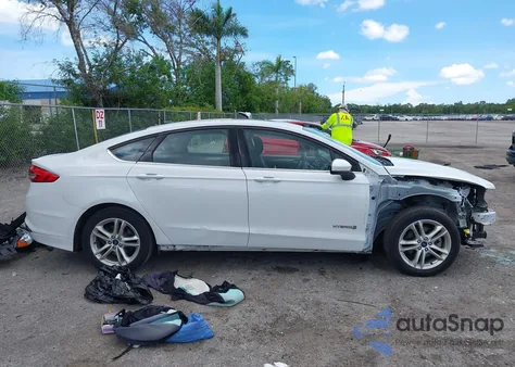 2018 Ford Fusion Hybrid Se z USA, uszkodzony, nr VIN 3FA6P0LUXJR233900